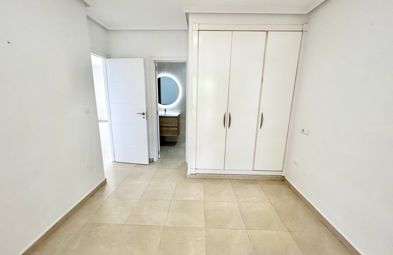 Revente - Appartement -
Villamartin - Costa Blanca