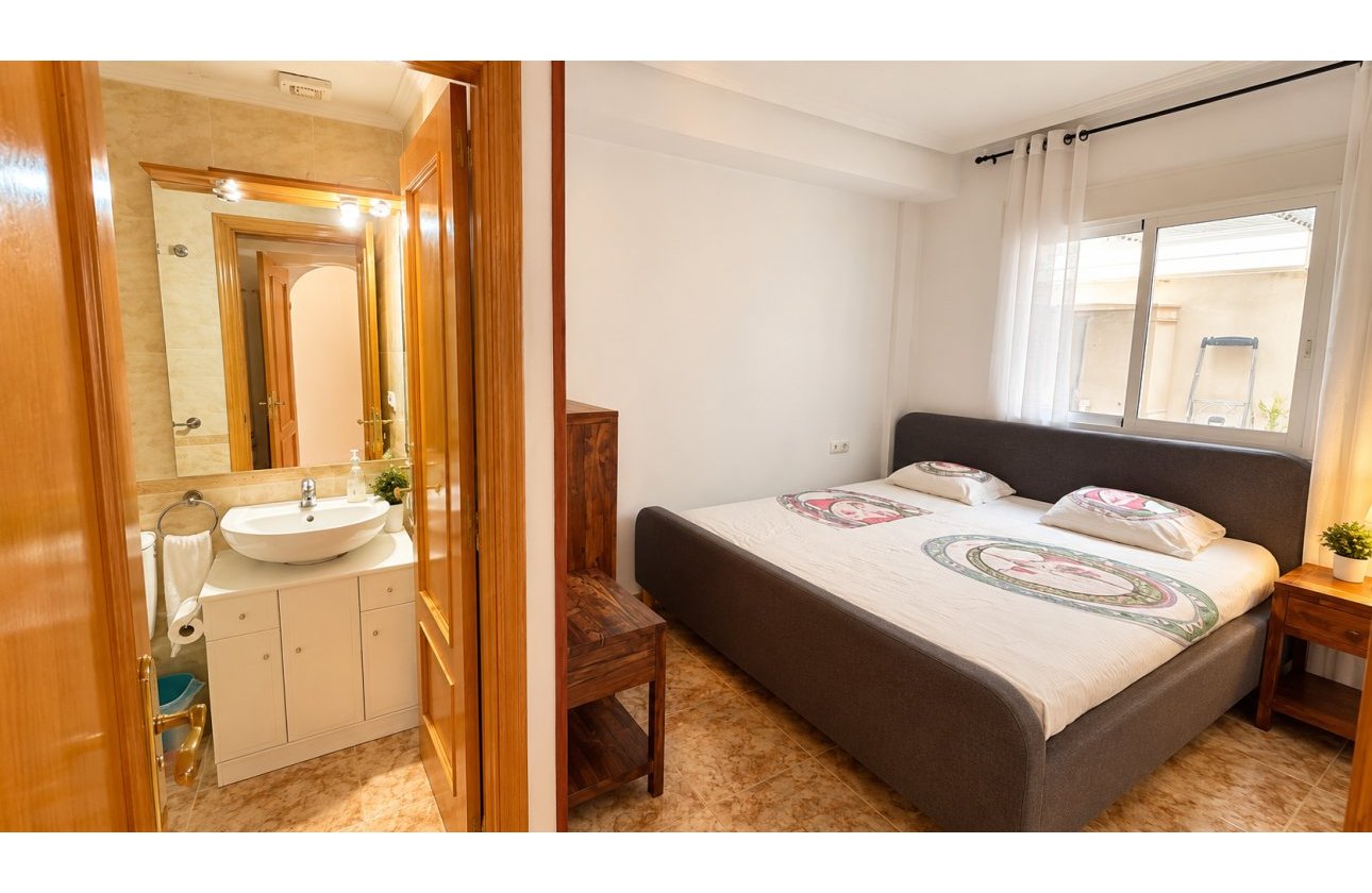 Revente - Bungalow -
Punta Prima - Costa Blanca