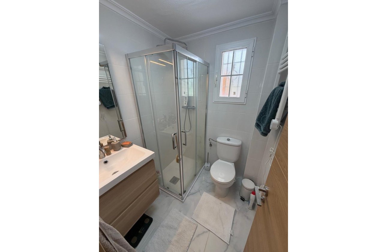 Revente - Bungalow -
Torrevieja - Zona Los Frutales