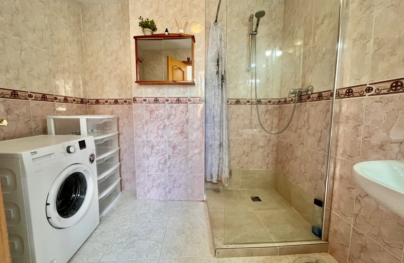 Revente - Commercial -
San Miguel de Salinas - Inland