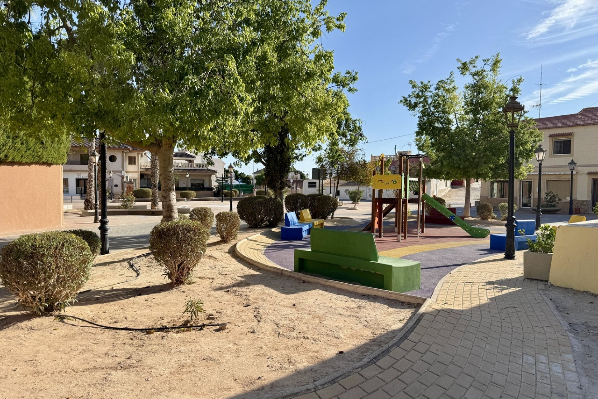 Revente - Commercial -
San Miguel de Salinas - Inland