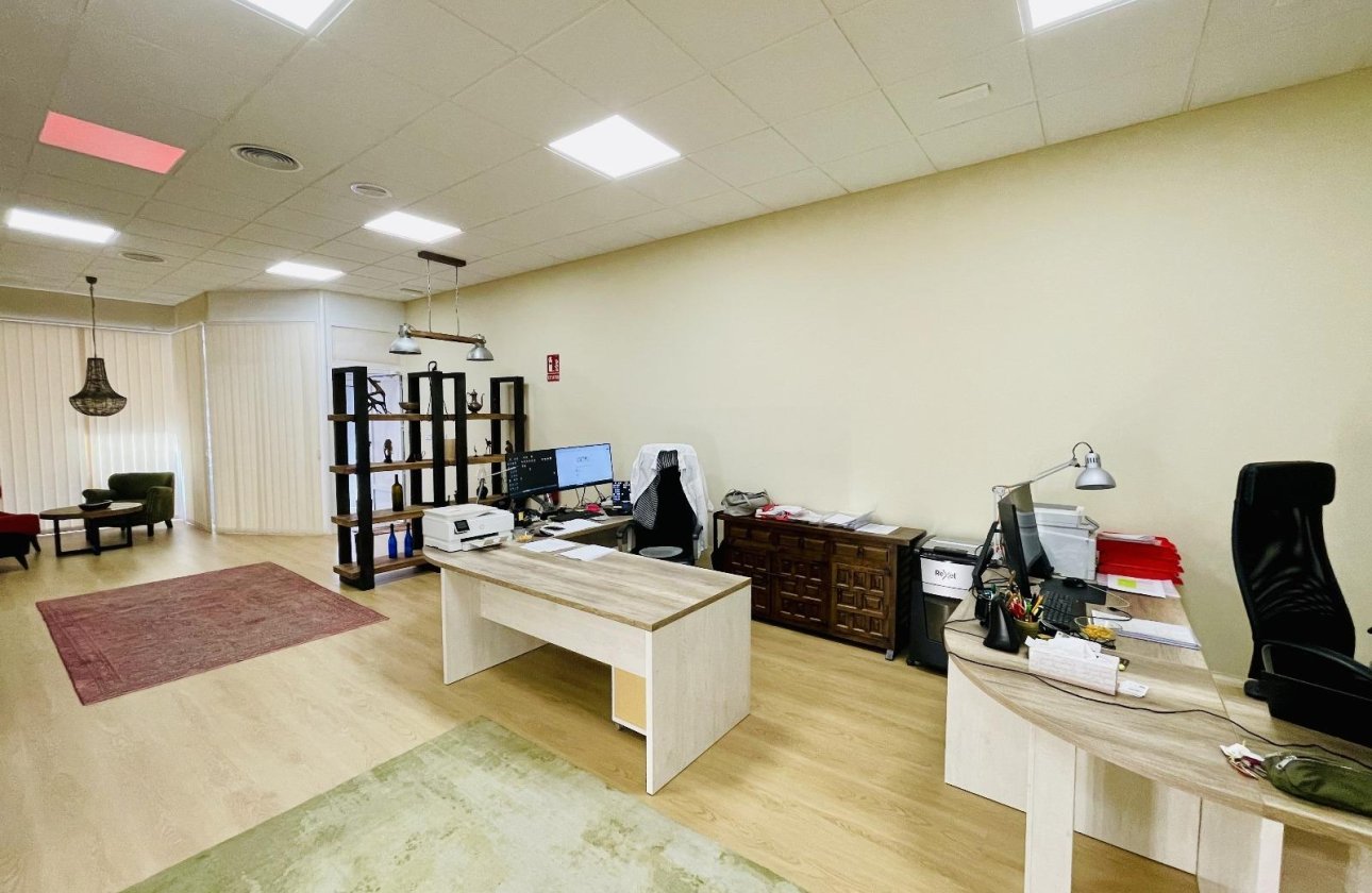 Revente - Commercial -
Torrevieja - Centro