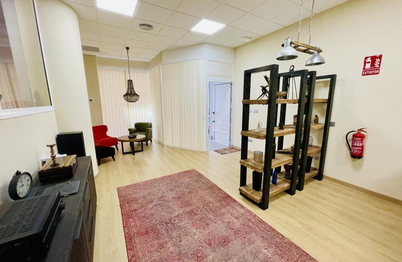 Revente - Commercial -
Torrevieja - Centro