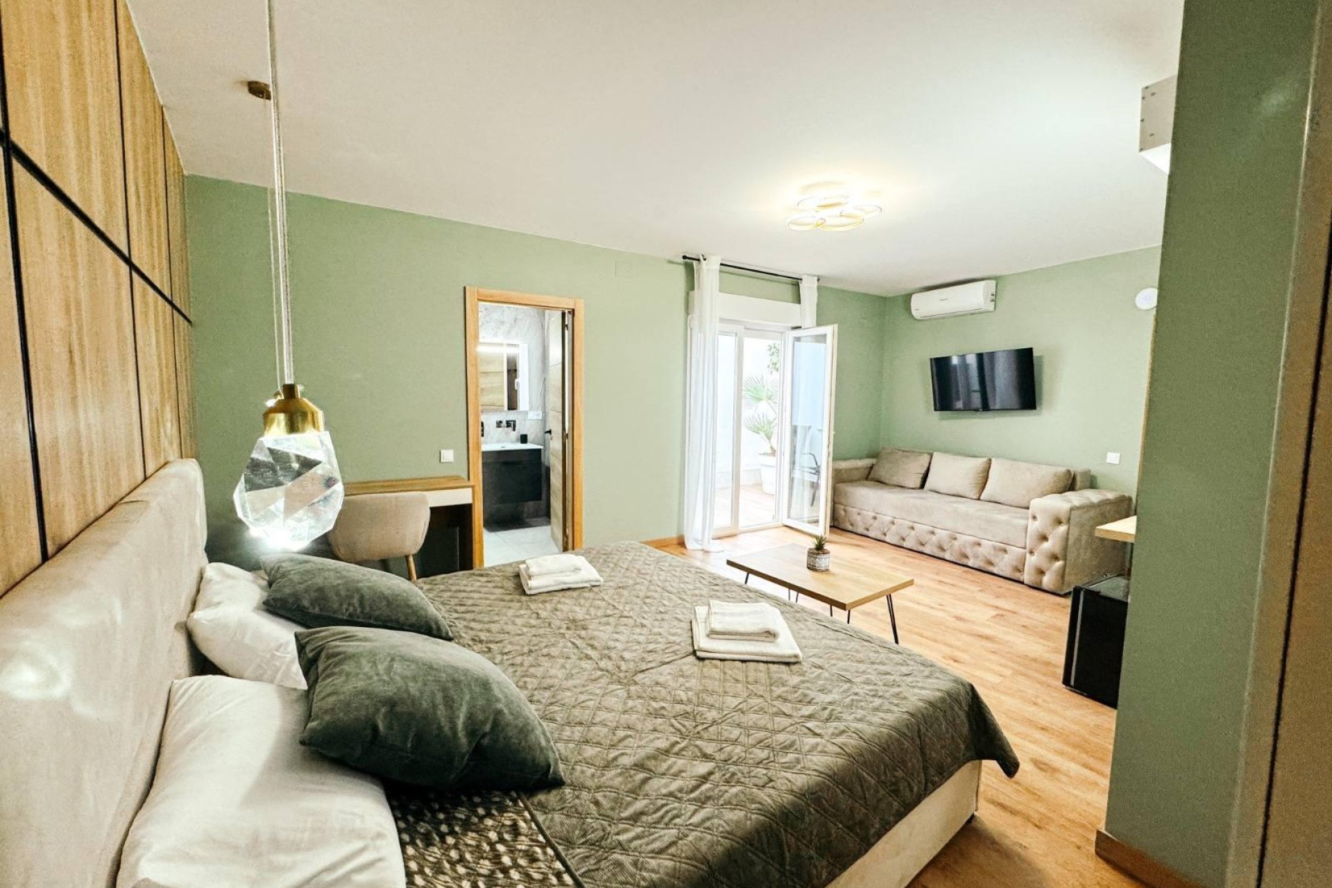 Revente - Commercial -
Torrevieja - Centro