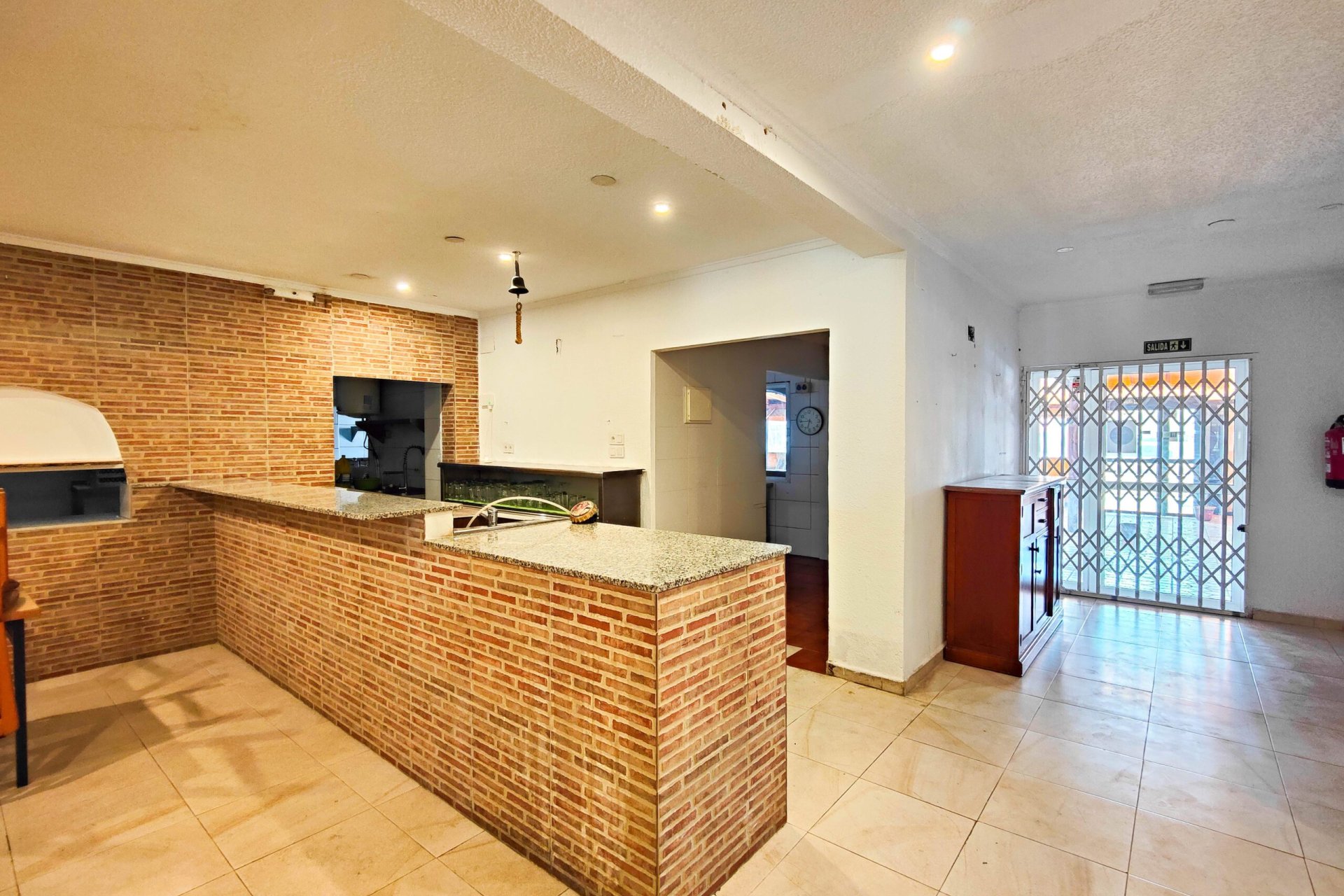 Revente - Commercial -
Torrevieja - Costa Blanca