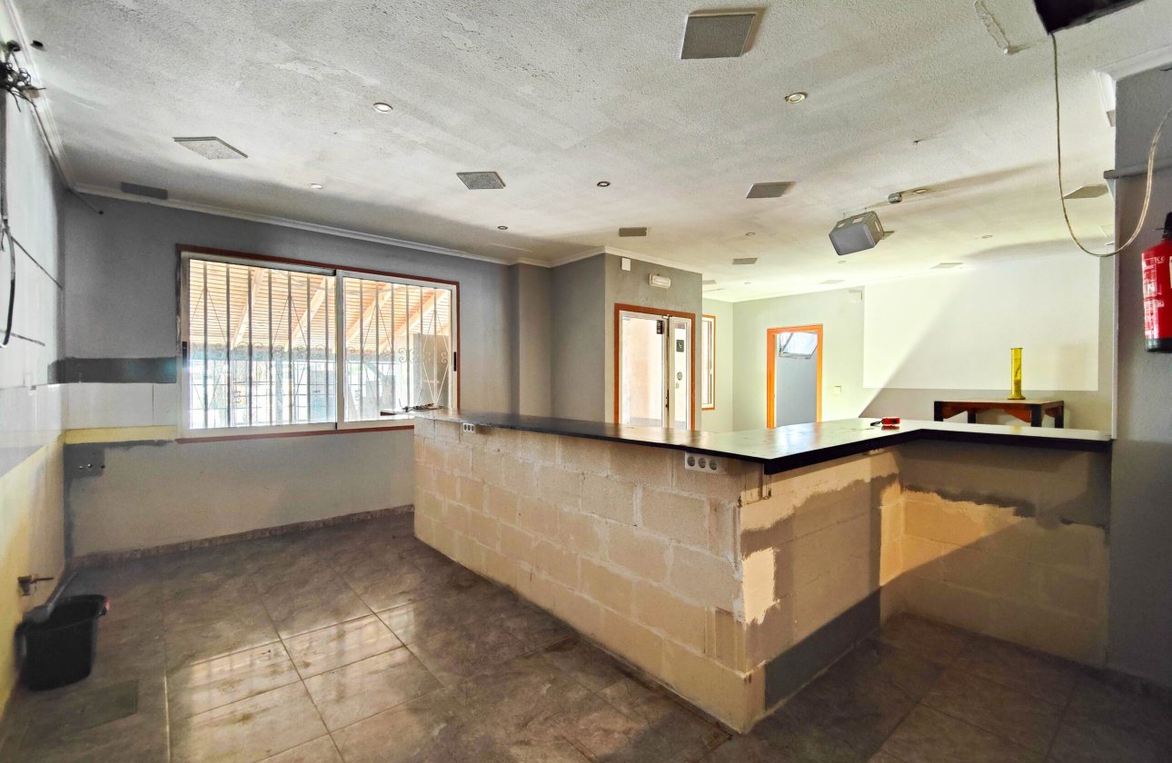 Revente - Commercial -
Torrevieja - Costa Blanca