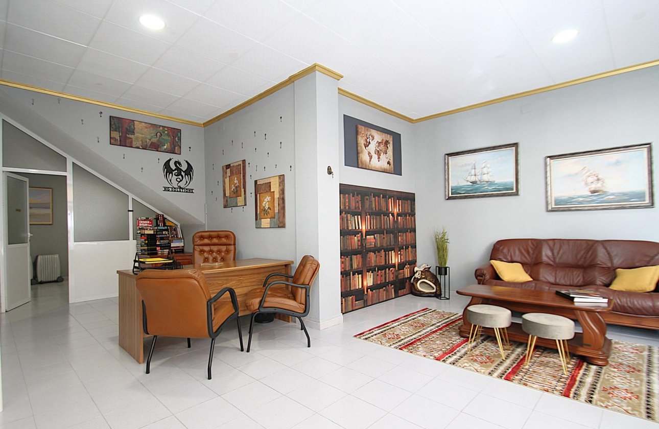 Revente - Commercial -
Torrevieja - Las Piscinas Naturales