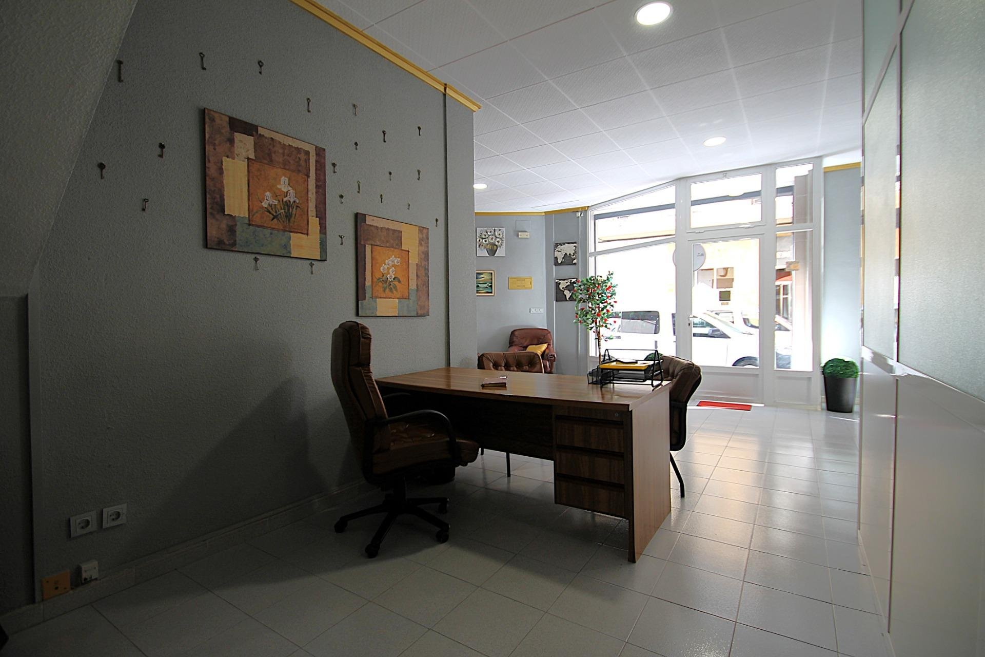 Revente - Commercial -
Torrevieja - Las Piscinas Naturales