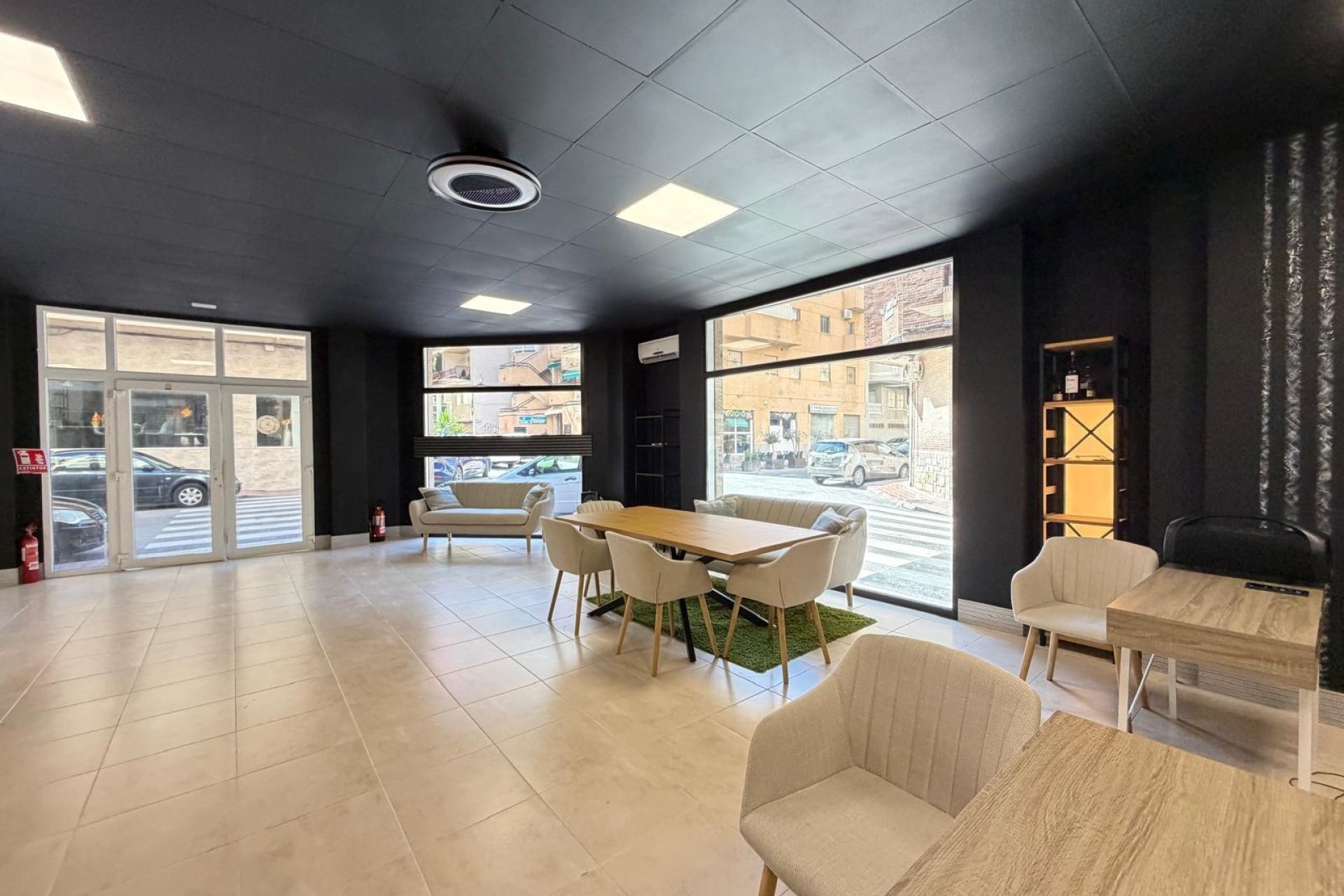Revente - Commercial -
Torrevieja - Playa de los Locos
