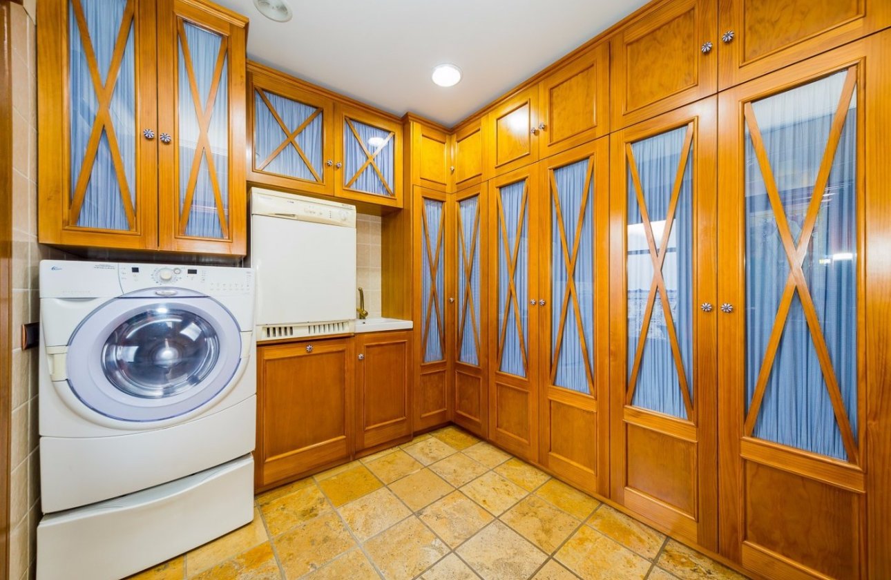 Revente - Commercial -
Torrevieja