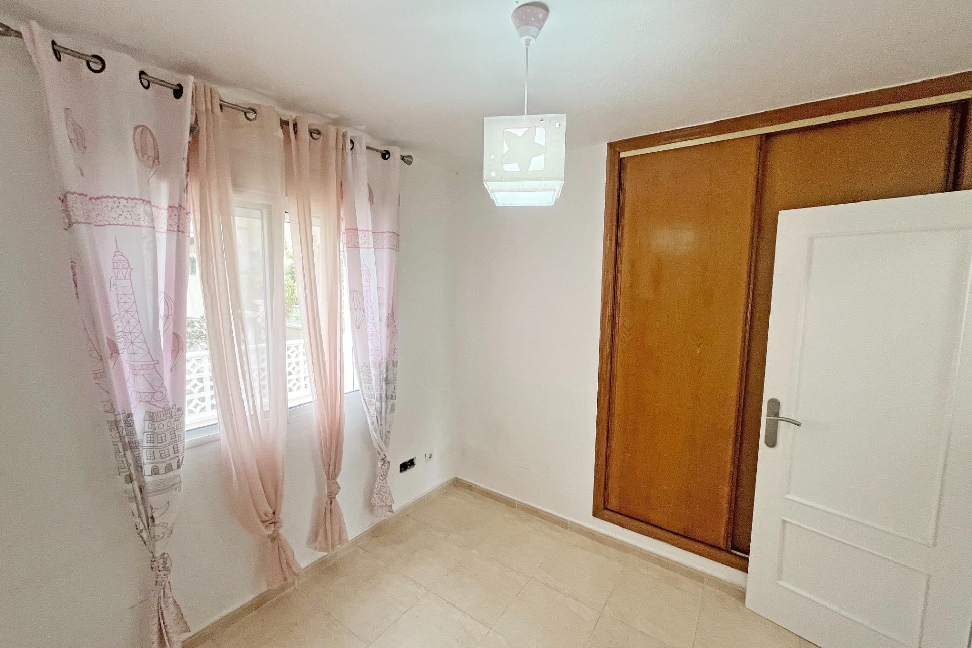 Revente - Dúplex -
San Miguel de Salinas - Las Filipinas