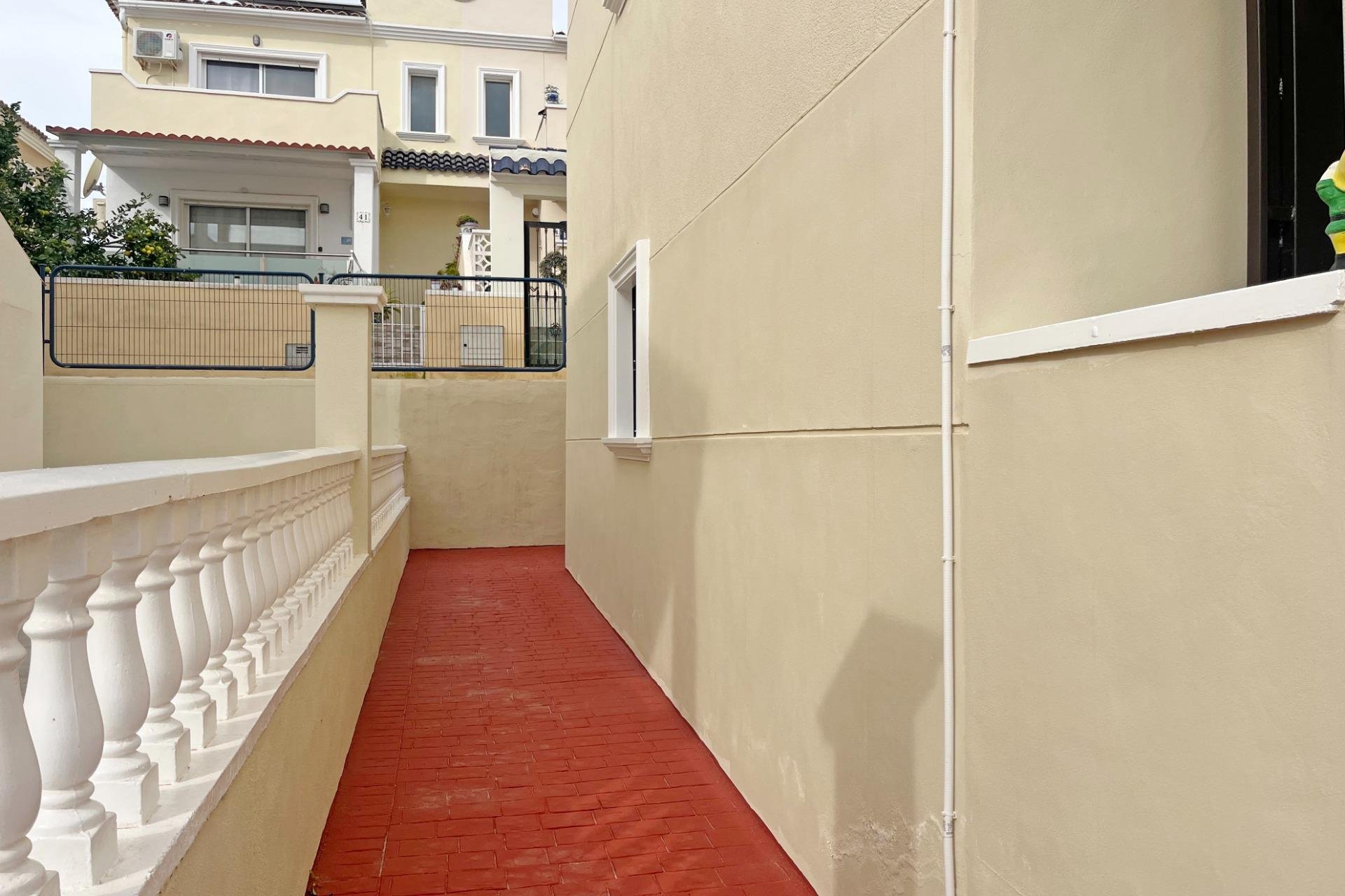 Revente - Dúplex -
San Miguel de Salinas - Las Filipinas