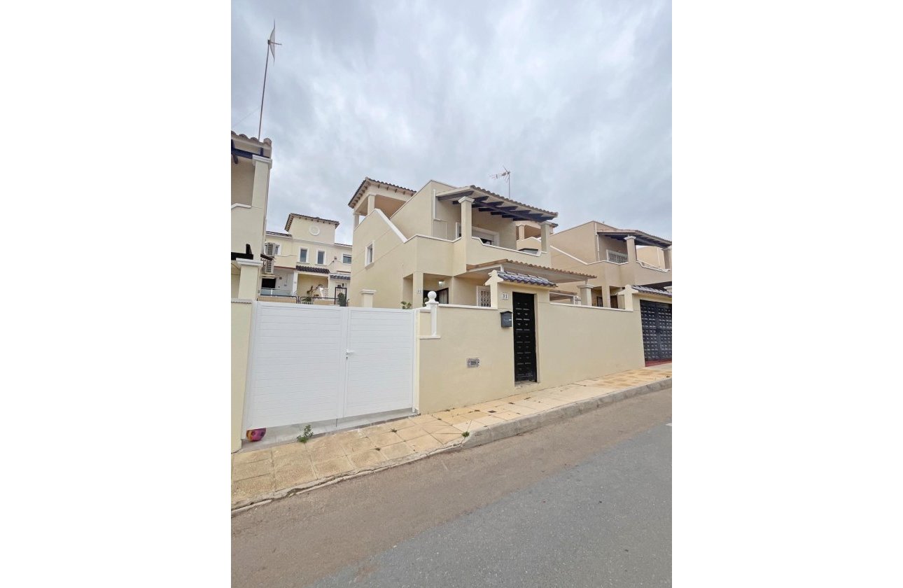 Revente - Dúplex -
San Miguel de Salinas - Las Filipinas