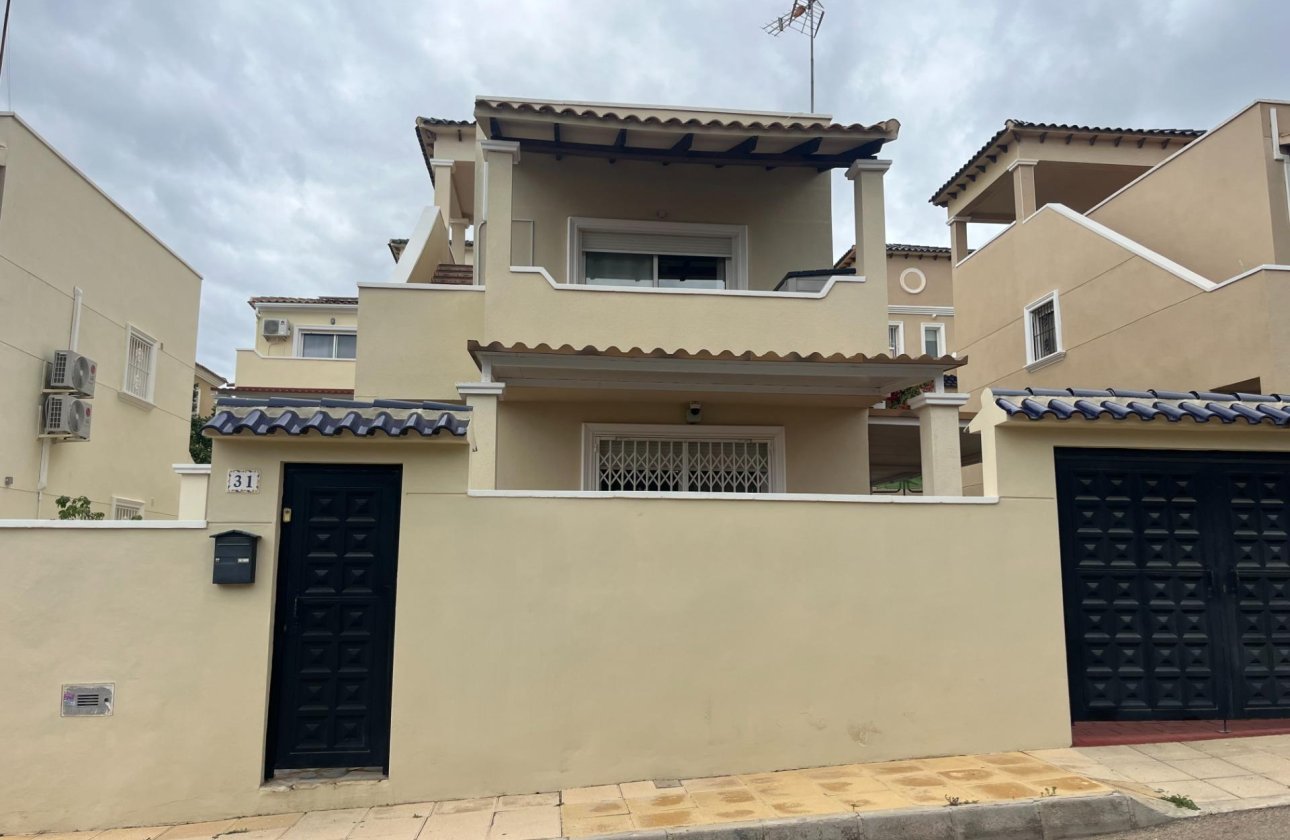Revente - Dúplex -
San Miguel de Salinas - Las Filipinas