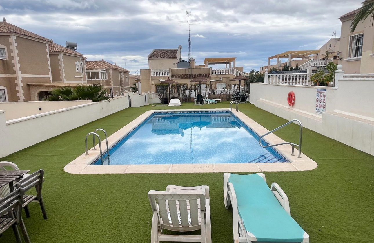 Revente - Dúplex -
San Miguel de Salinas - Las Filipinas