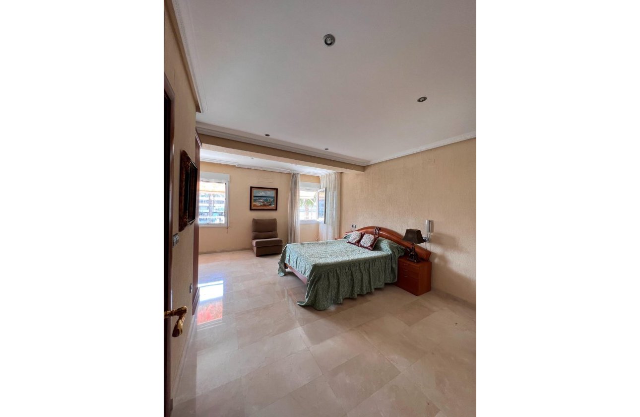 Revente - Dúplex -
Torrevieja