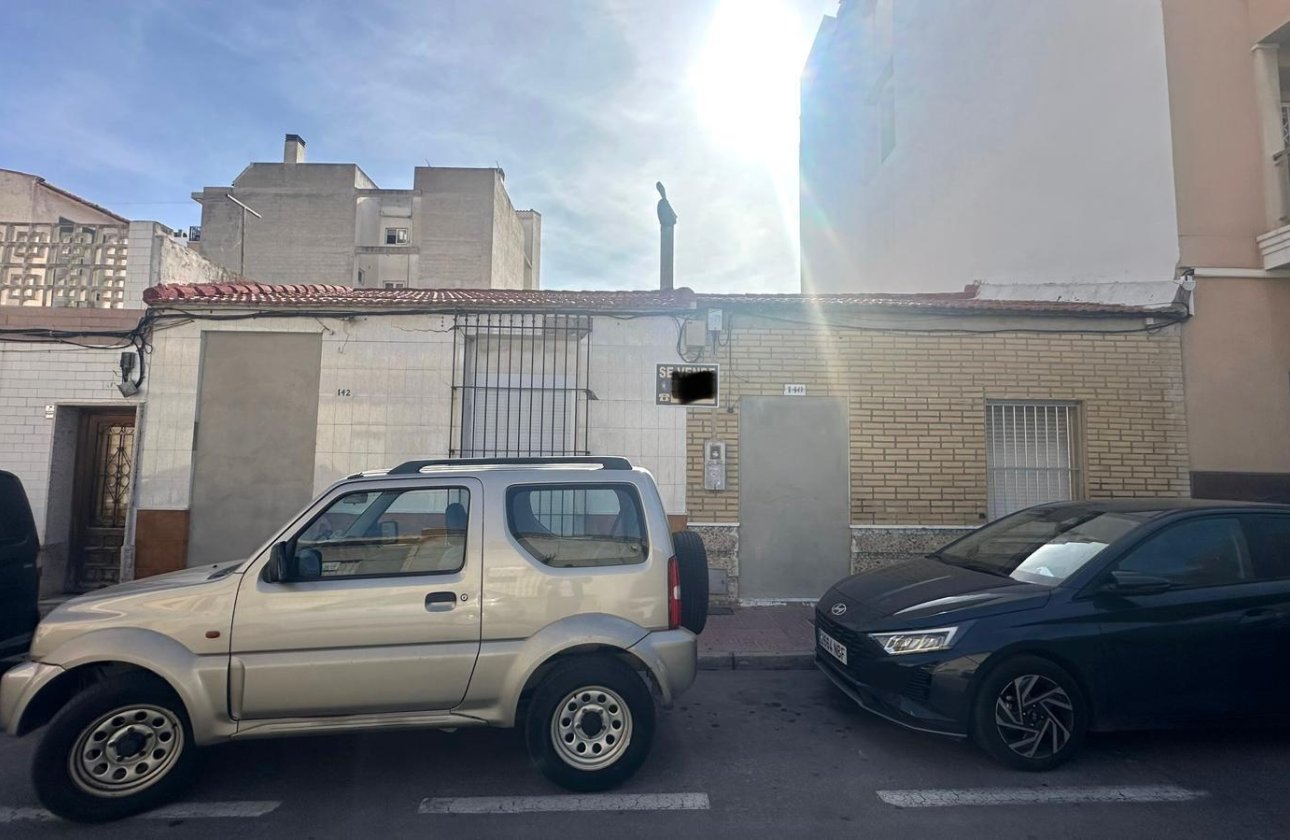 Revente - Land -
Torrevieja