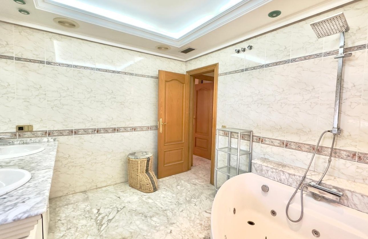 Revente - Penthouse -
Torrevieja - Centro