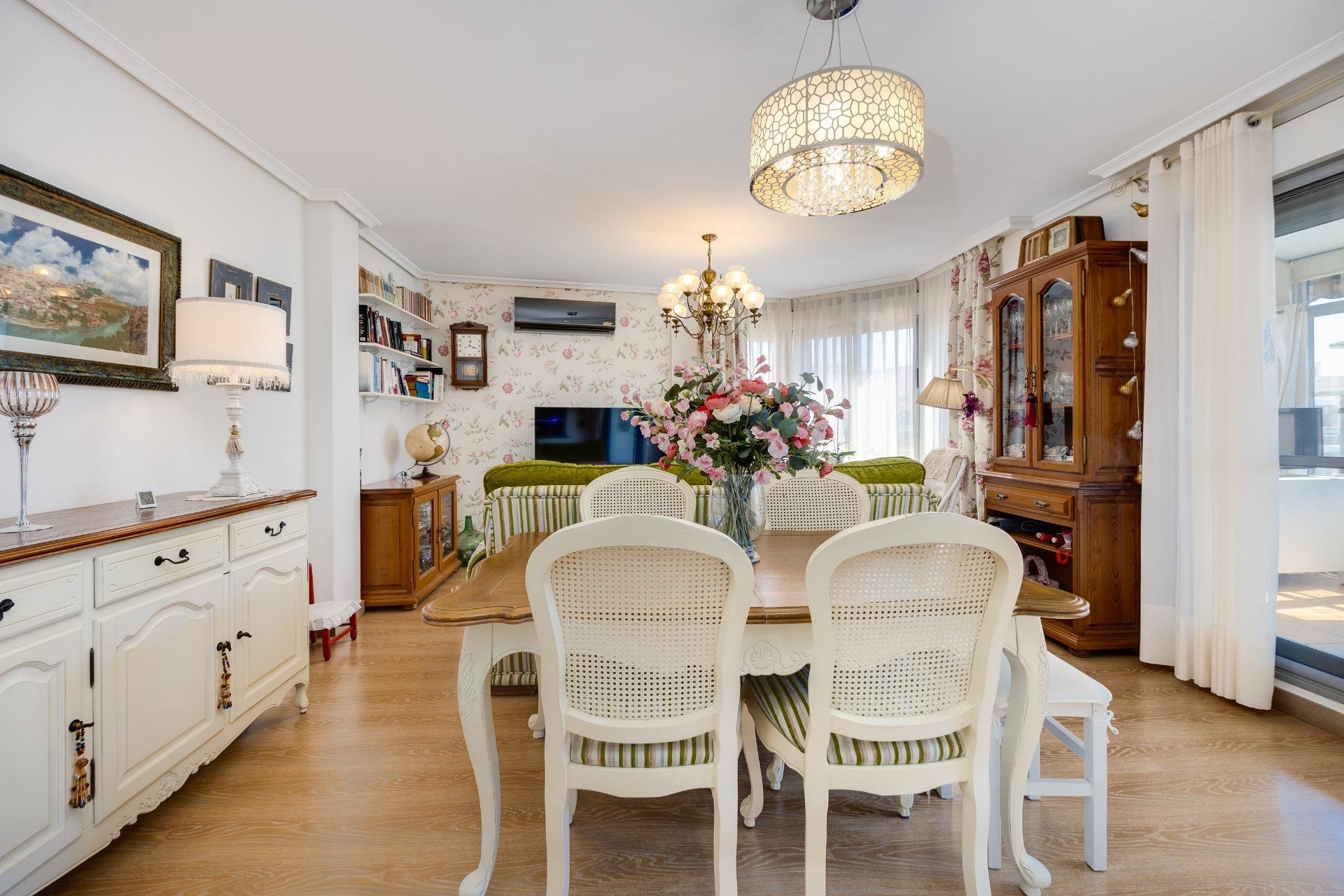 Revente - Penthouse -
Torrevieja - Centro