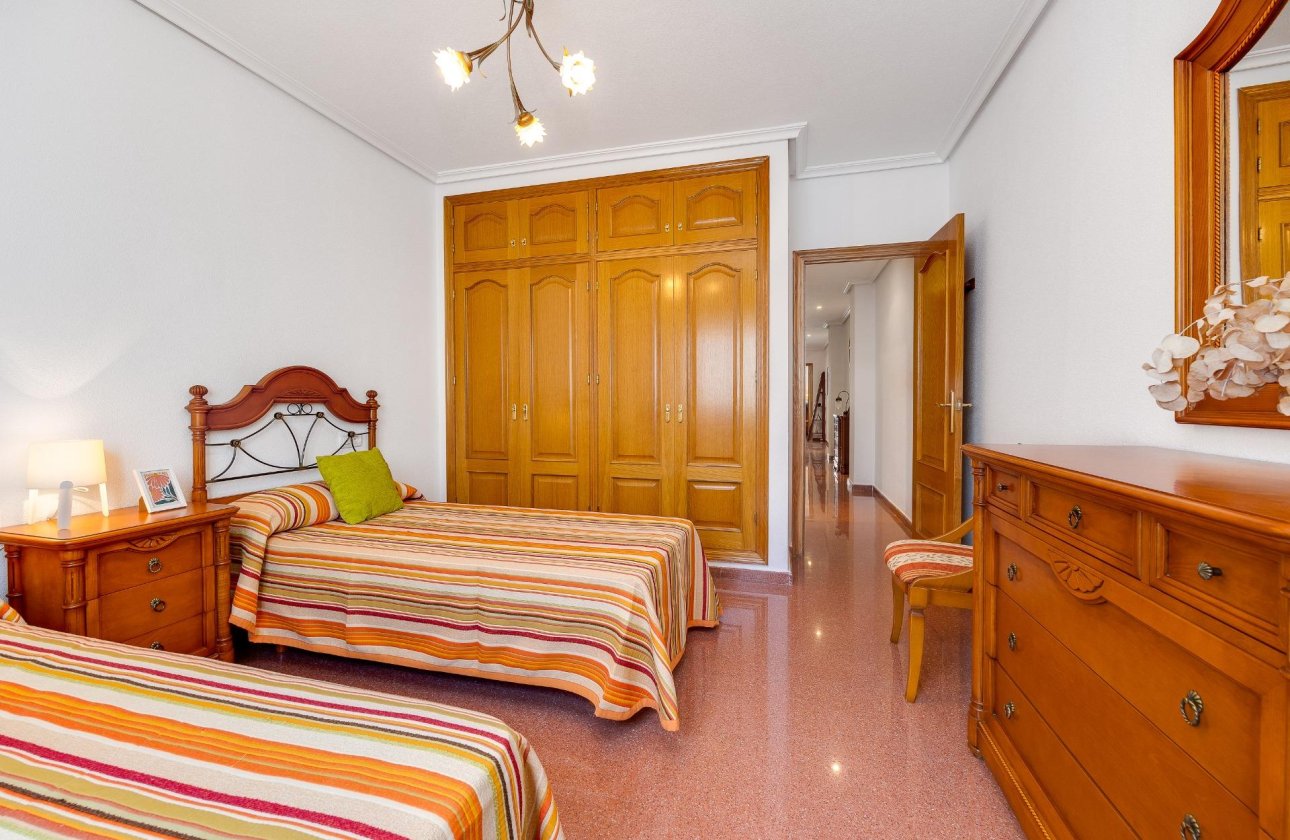 Revente - Penthouse -
Torrevieja - Paseo Maritimo
