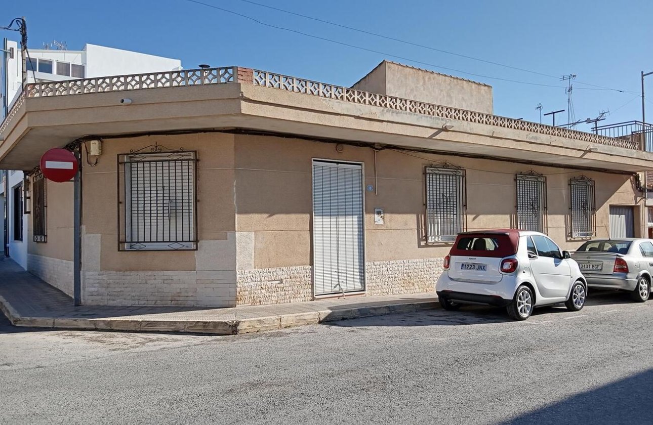 Revente - Semi Detached -
Los Montesinos - PUEBLO CENTRO