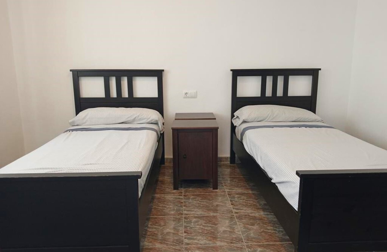 Revente - Semi Detached -
Los Montesinos - PUEBLO CENTRO