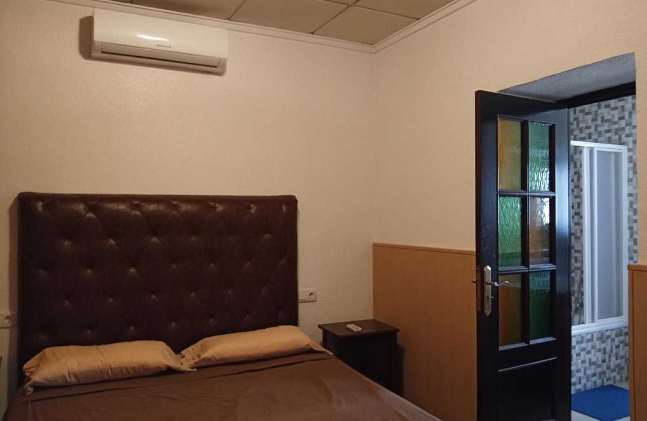 Revente - Semi Detached -
Los Montesinos - PUEBLO CENTRO
