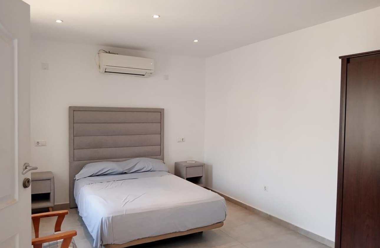 Revente - Semi Detached -
Los Montesinos - PUEBLO CENTRO