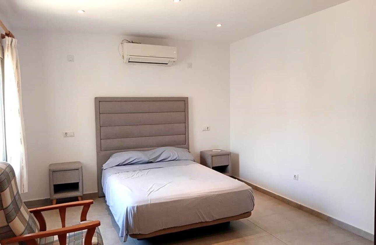 Revente - Semi Detached -
Los Montesinos - PUEBLO CENTRO