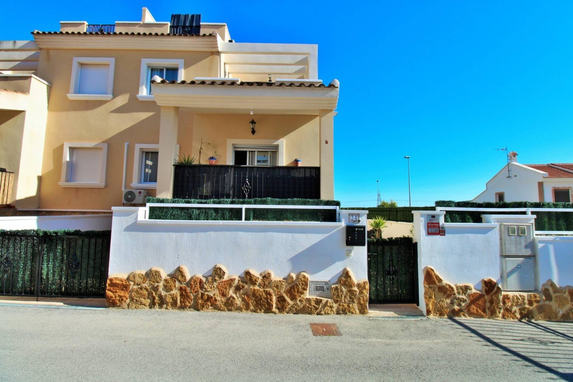 Revente - Semi Detached -
San Miguel de Salinas - Residencial Los Flamencos