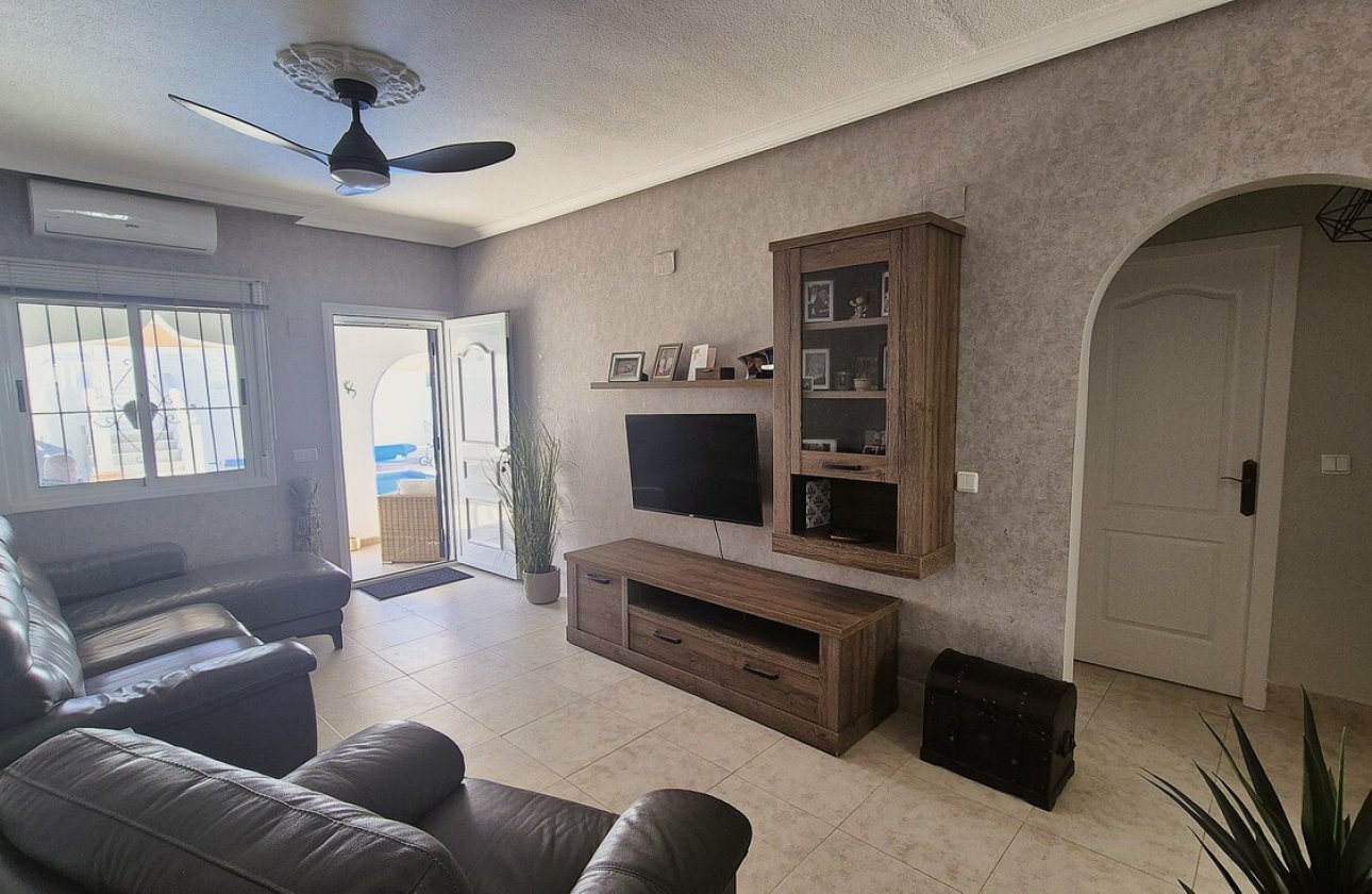 Revente - Semi Detached -
Villamartin - Costa Blanca