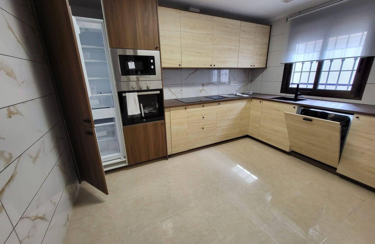 Revente - Town House -
San Miguel de Salinas - Ciudad De Las Comunicaciones