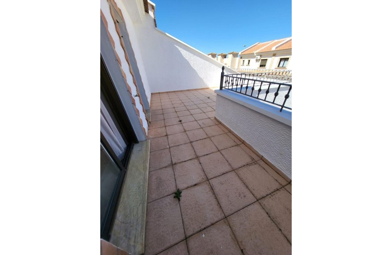 Revente - Town House -
San Miguel de Salinas - Ciudad De Las Comunicaciones