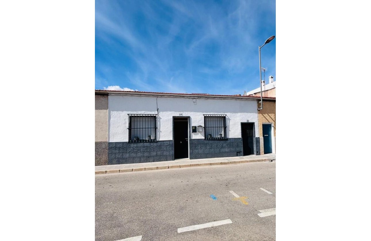 Revente - Town House -
San Miguel de Salinas - Inland