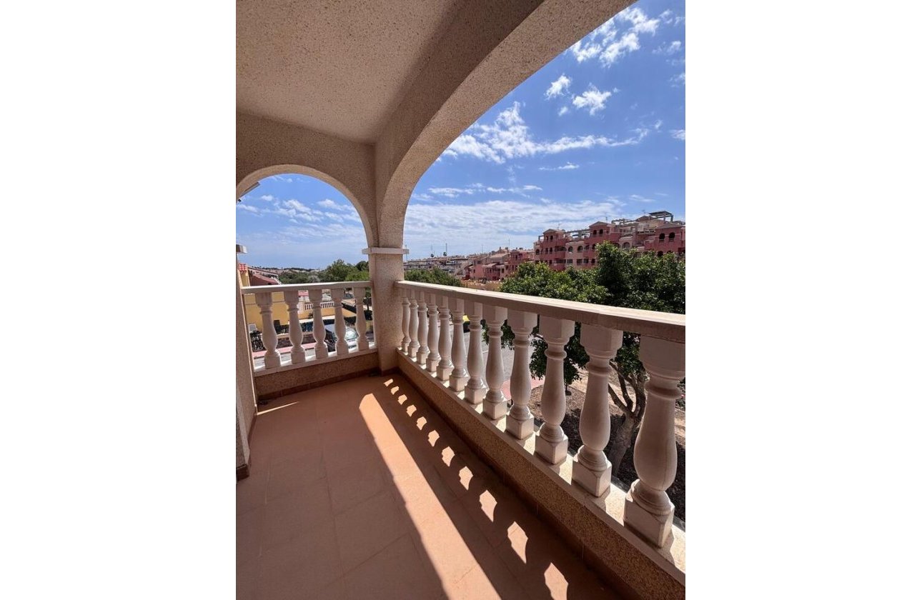 Revente - Town House -
Villamartin - Costa Blanca