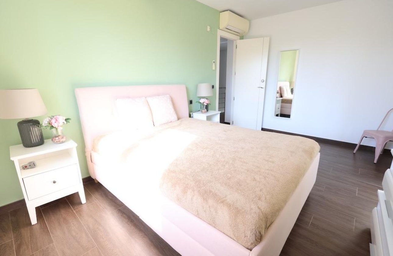 Revente - Villa -
Cabo Roig - Costa Blanca