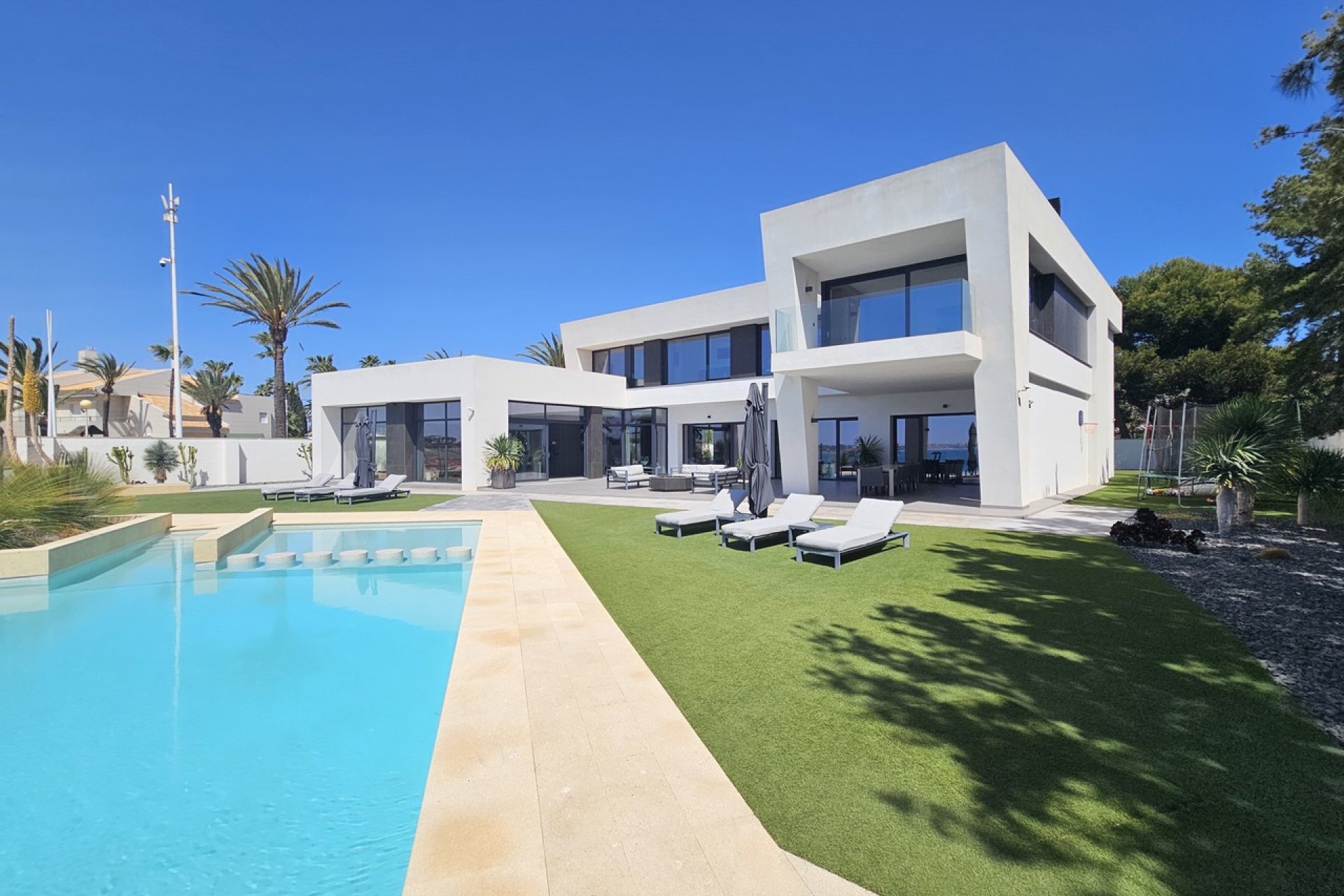 Revente - Villa -
Cabo Roig - Costa Blanca