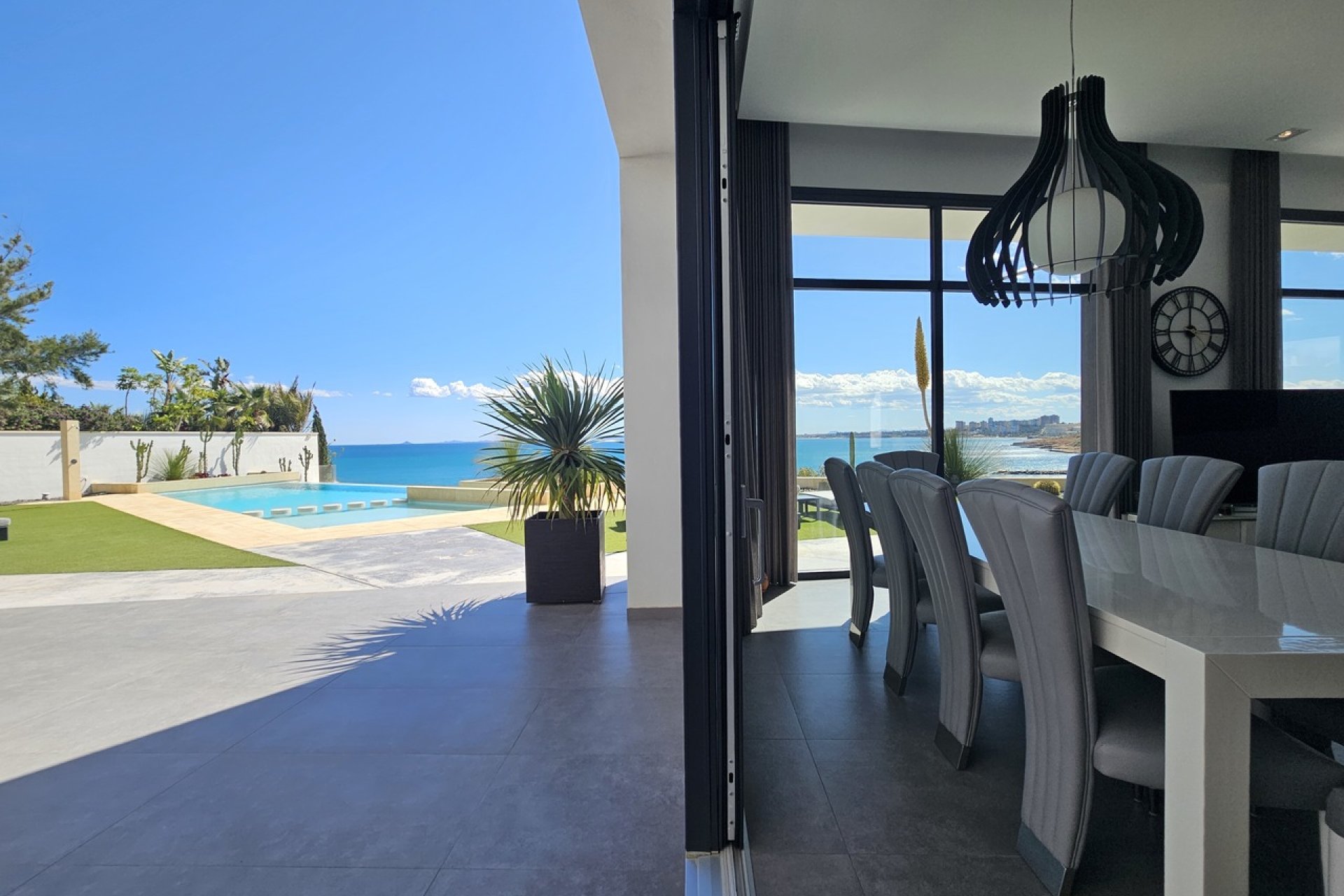 Revente - Villa -
Cabo Roig - Costa Blanca