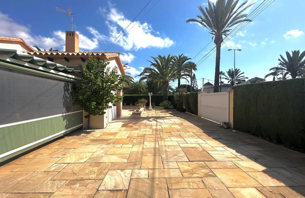 Revente - Villa -
Cabo Roig - Costa Blanca