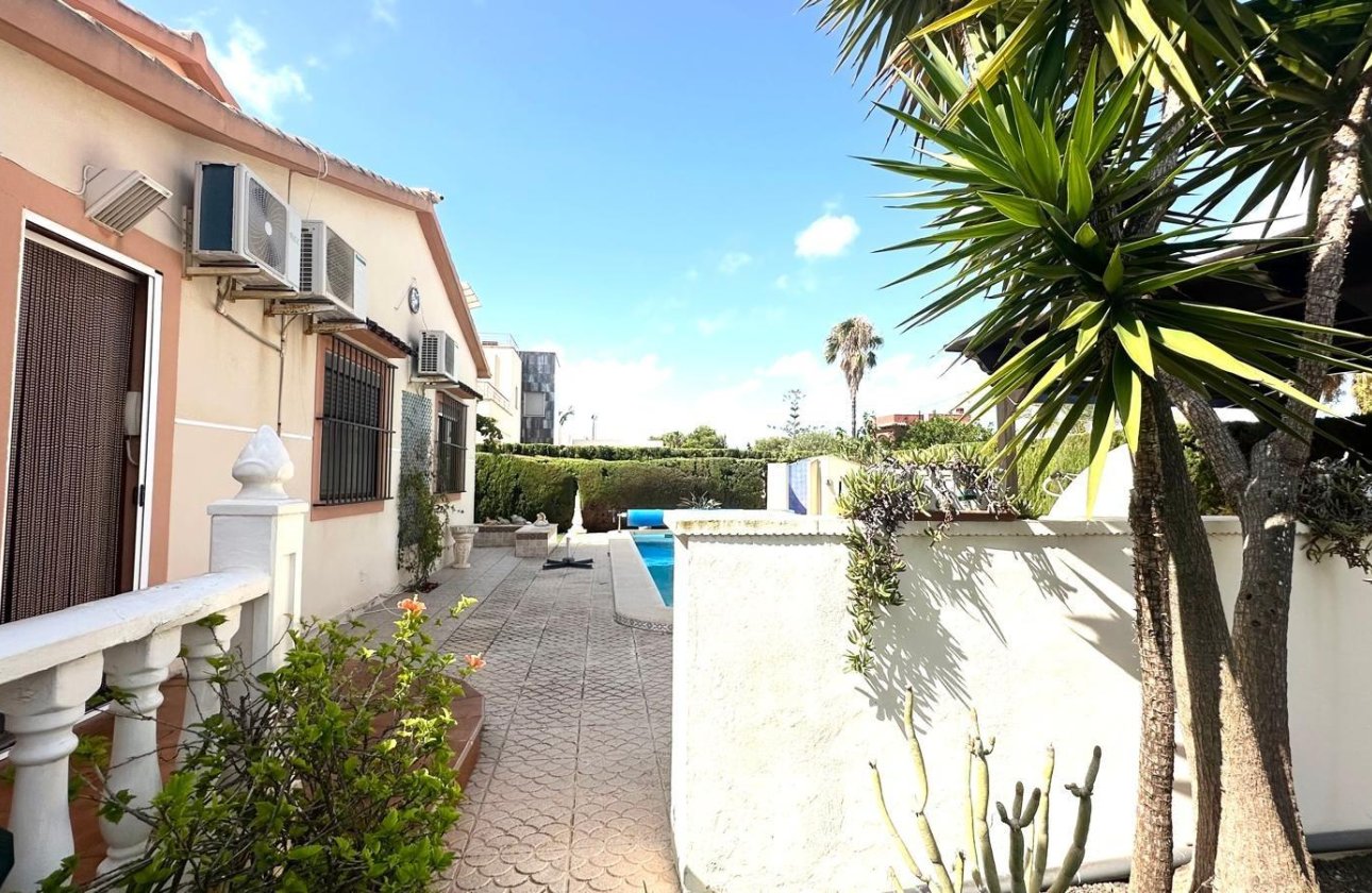 Revente - Villa -
Cabo Roig - Costa Blanca