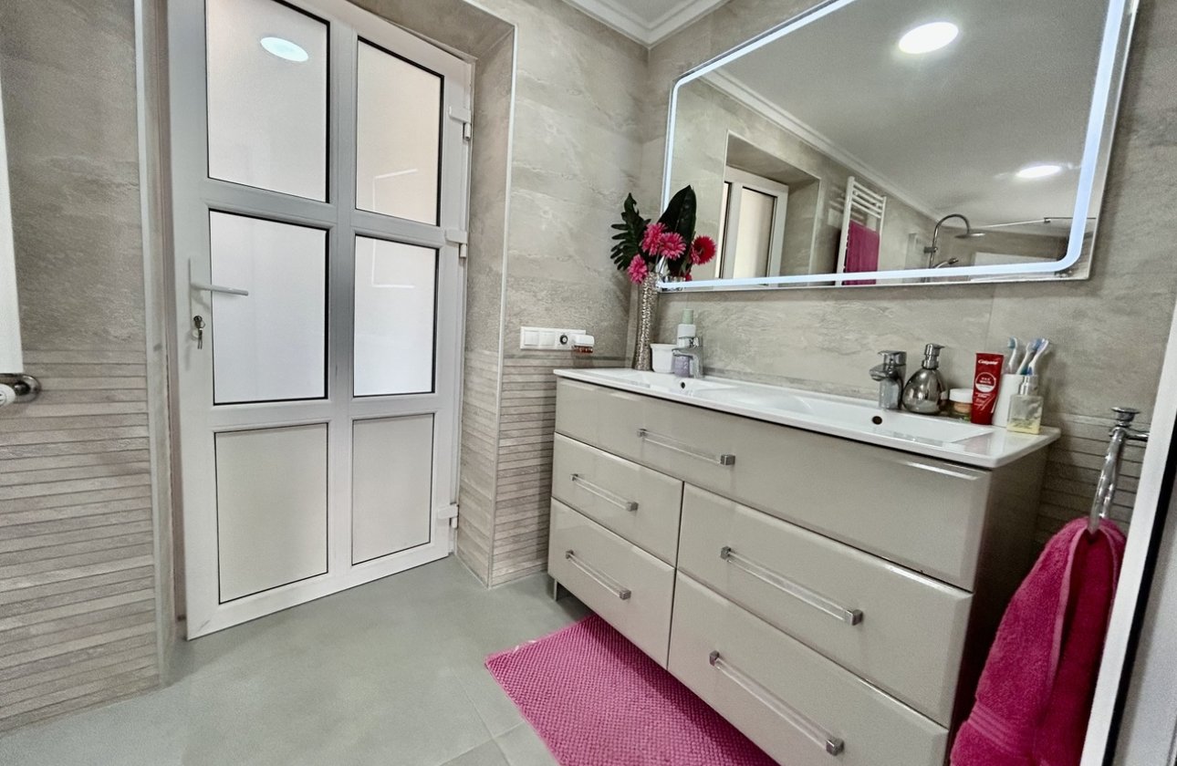 Revente - Villa -
Cabo Roig - Costa Blanca