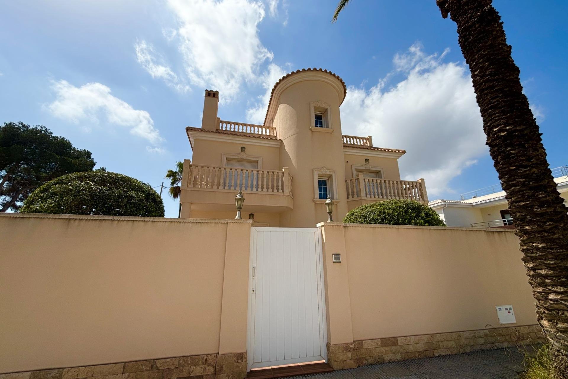 Revente - Villa -
Cabo Roig - Costa Blanca