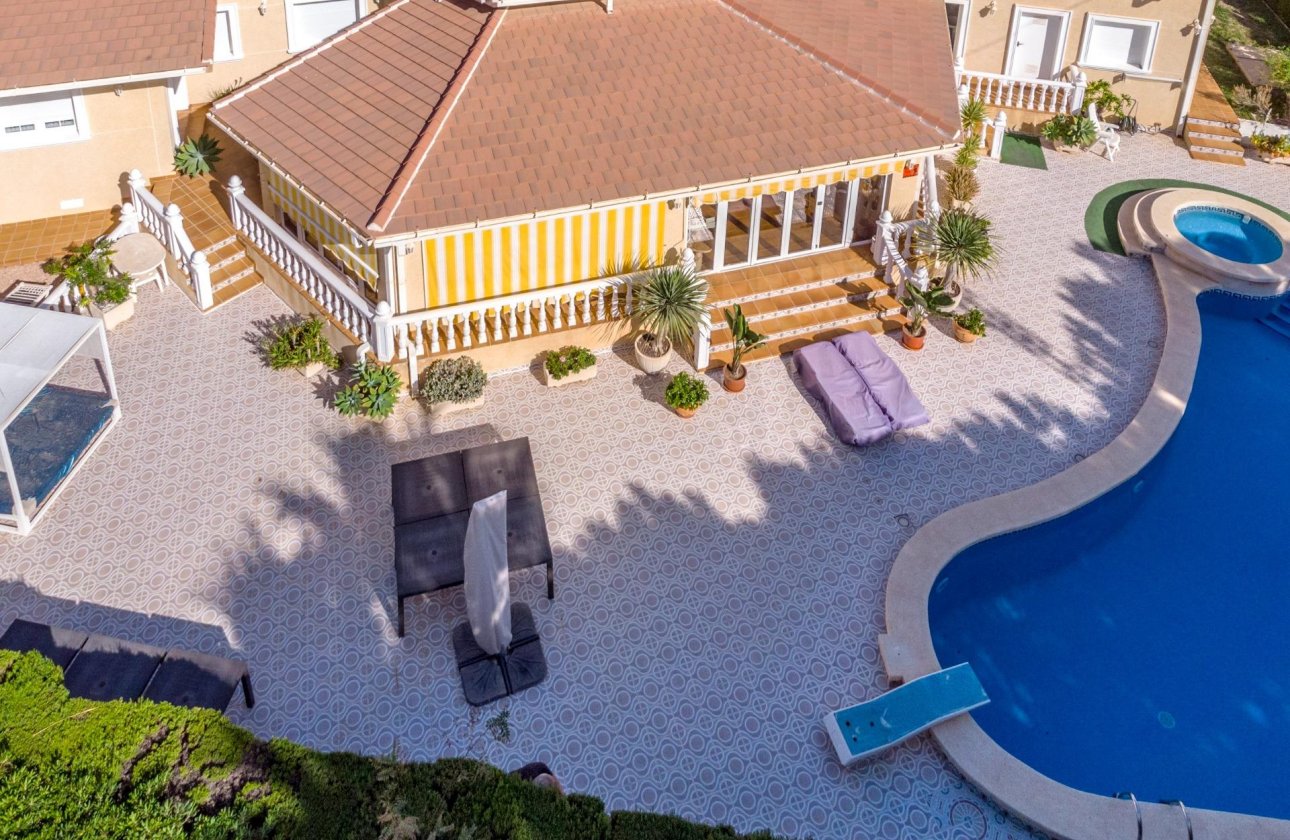 Revente - Villa -
Cabo Roig - Muy Cerca De La Playa