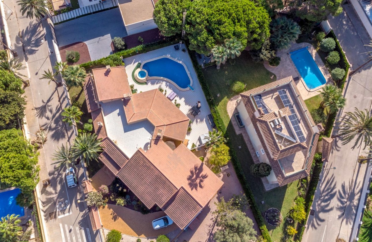 Revente - Villa -
Cabo Roig - Muy Cerca De La Playa