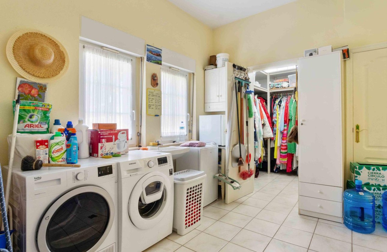 Revente - Villa -
Cabo Roig - Muy Cerca De La Playa