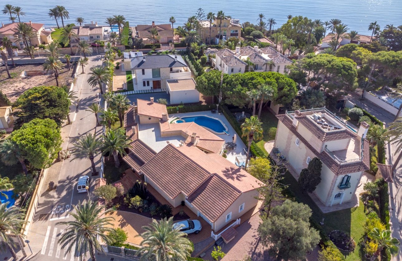 Revente - Villa -
Cabo Roig - Muy Cerca De La Playa