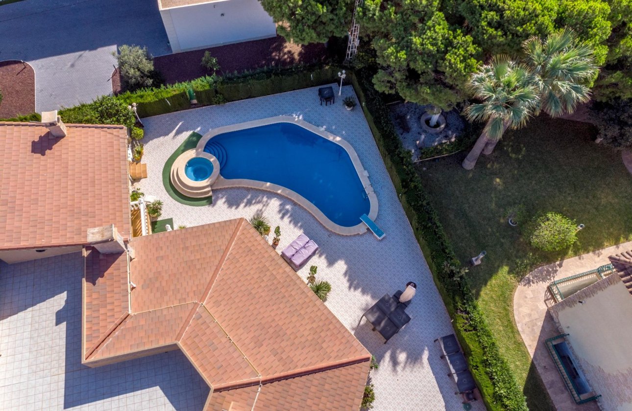 Revente - Villa -
Cabo Roig - Muy Cerca De La Playa