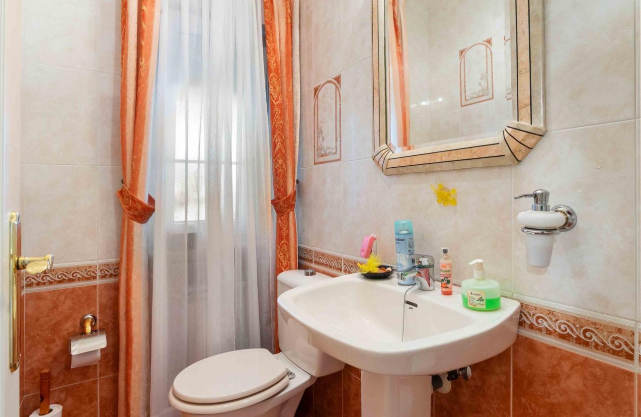 Revente - Villa -
Cabo Roig - Muy Cerca De La Playa