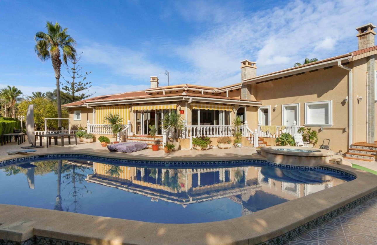 Revente - Villa -
Cabo Roig - Muy Cerca De La Playa