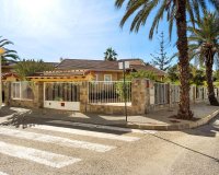 Revente - Villa -
Cabo Roig - Muy Cerca De La Playa
